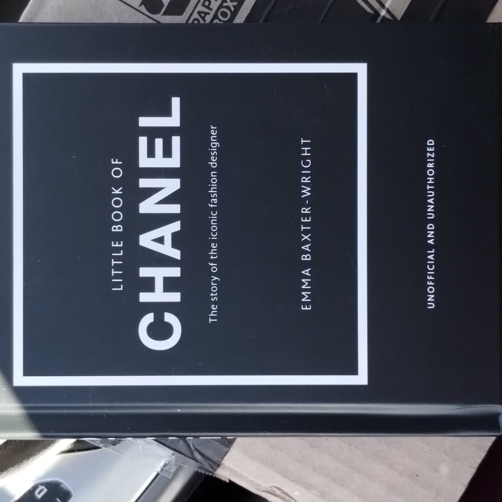 3$ Run. Chanel book